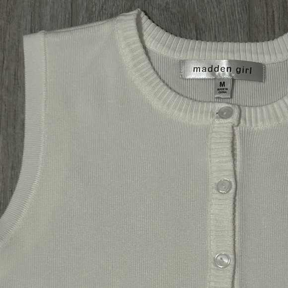NWOT! Women's Madden Girl White Knit Sweater Vest - MEDIUM - Picture 8 of 9
